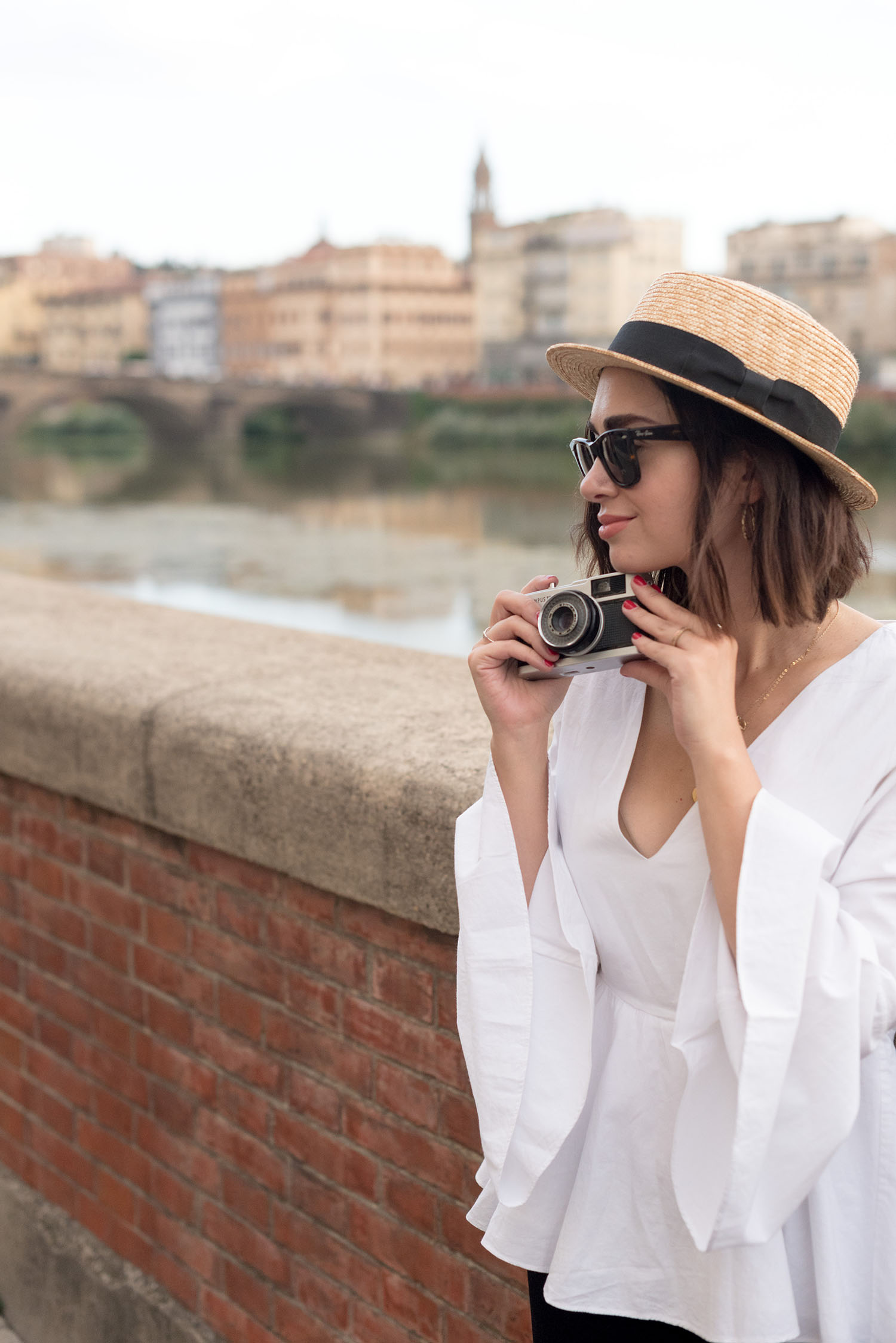 Portrait of top Winnipeg fashion blogger Cee Fardoe of Coco & Vera, wearing an Aritzia straw hat and RayBan Wayfarer sunglasses