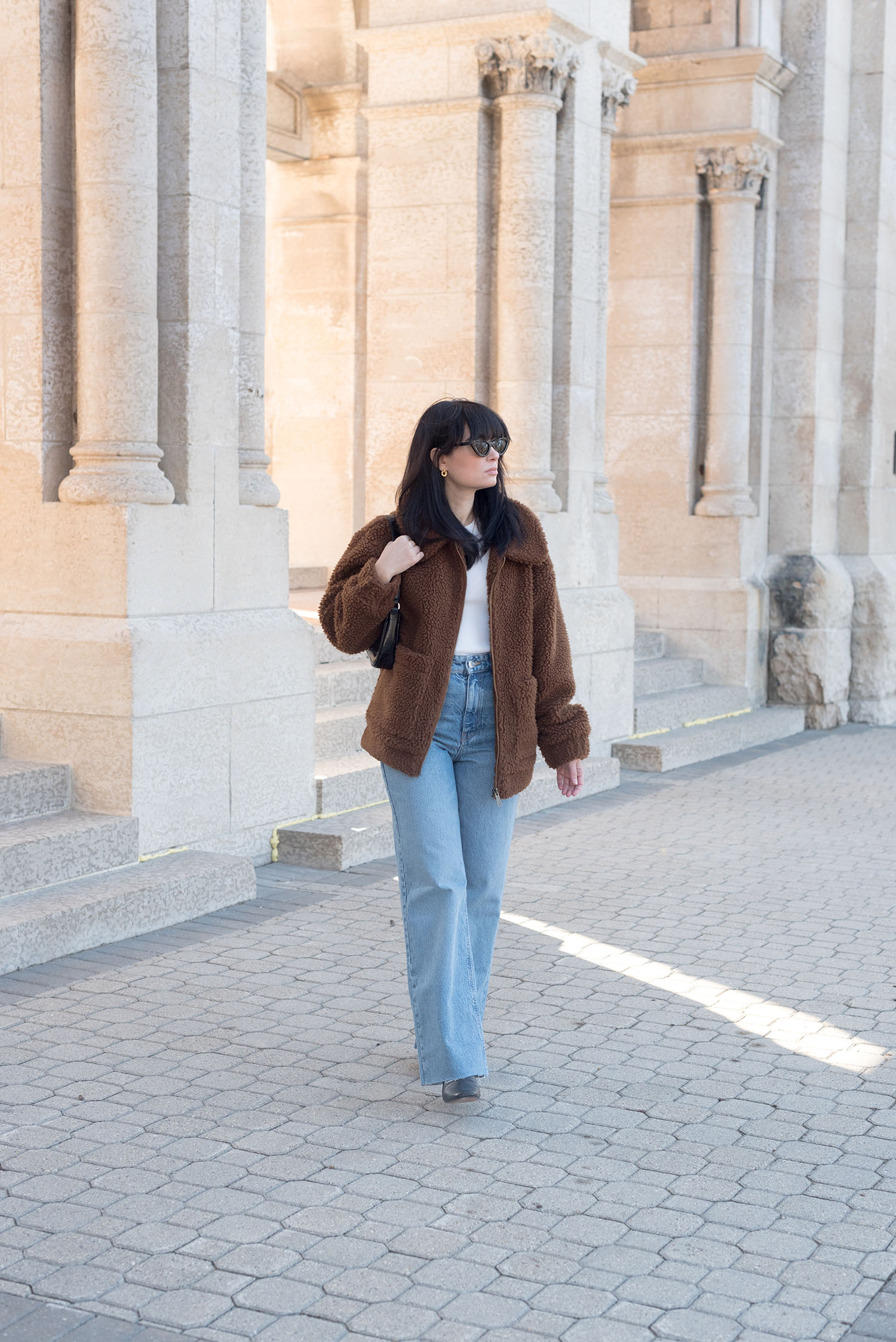 https://www.cocoandvera.com/wp-content/uploads/2021/04/coco-and-vera-best-winnipeg-fashion-blog-best-canadian-fashion-blog-top-blogger-street-style-zara-jeans-rouje-boots.jpg